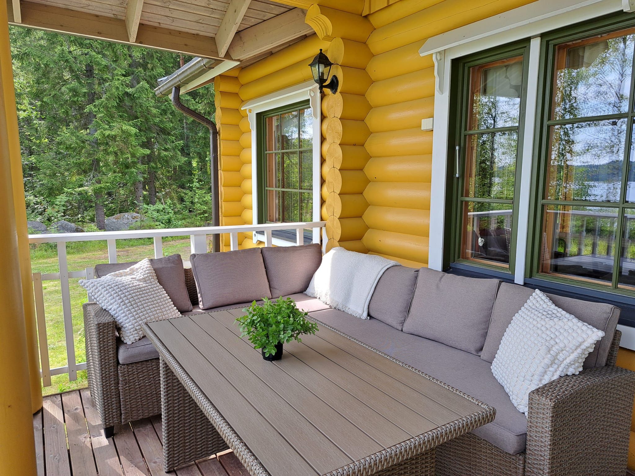 Terassi ja uudet kalusteet