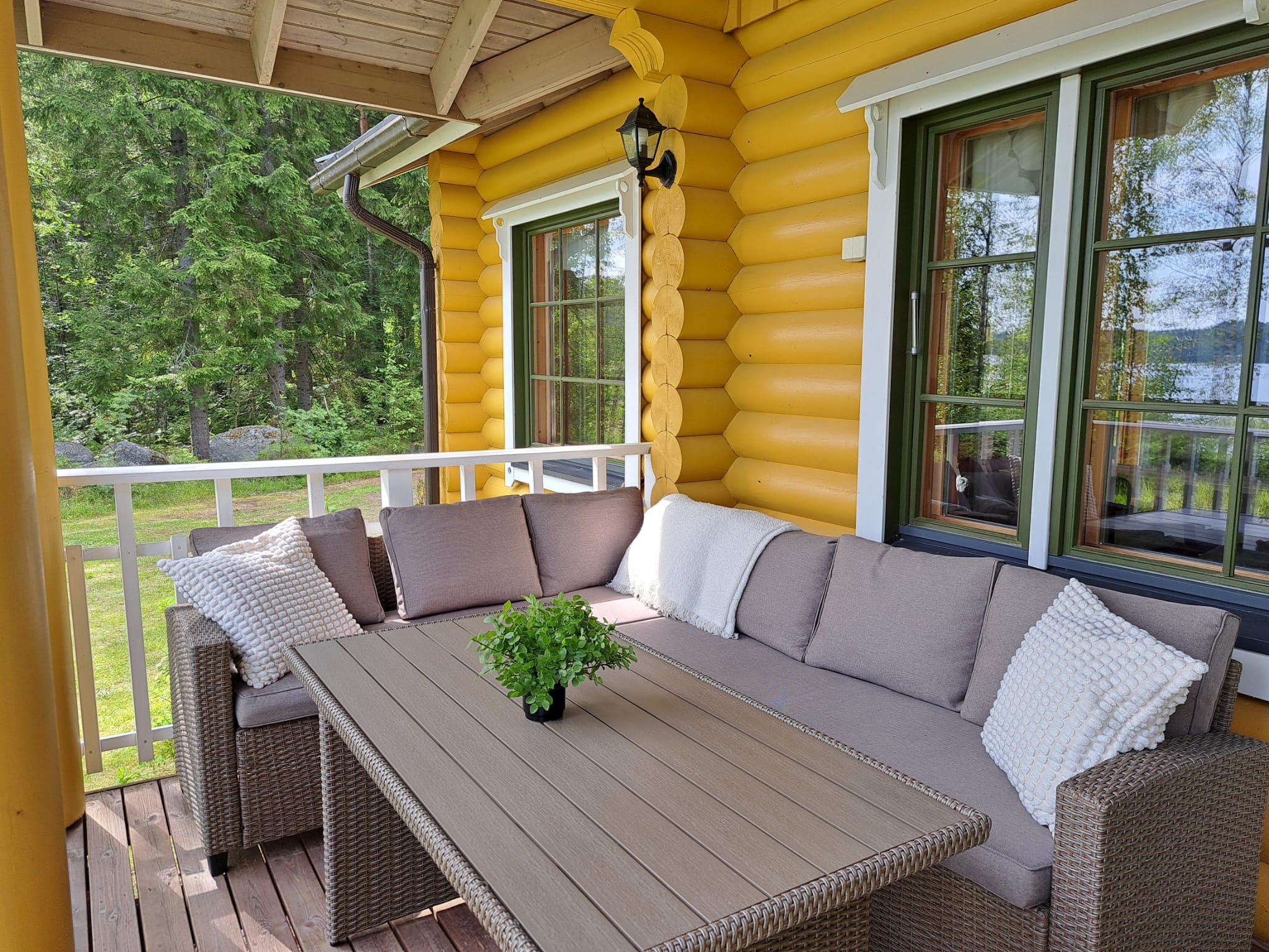 Terassi ja uudet kalusteet